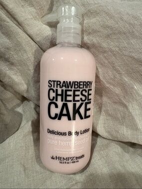 Hempz Treats STRAWBERRY CHEESECAKE Body Lotion 16.5 Oz NEW Sealed